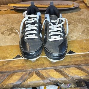 Men’s Nike air show basketball cleats size 11.5